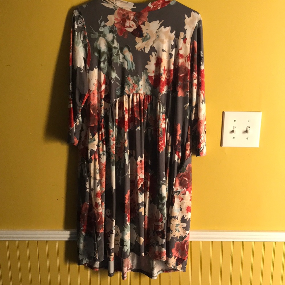 Silky smooth floral dress!96%polyester4%spandex